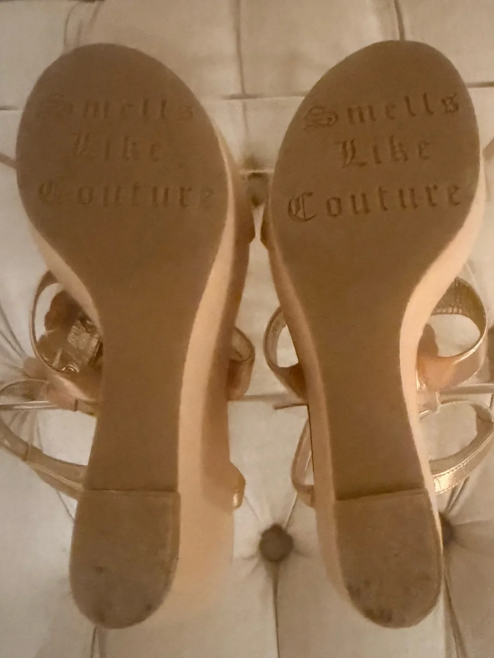 VTG Y2K Juicy Couture Smells Like Couture Metallic Gold Floral Fabric Wedge